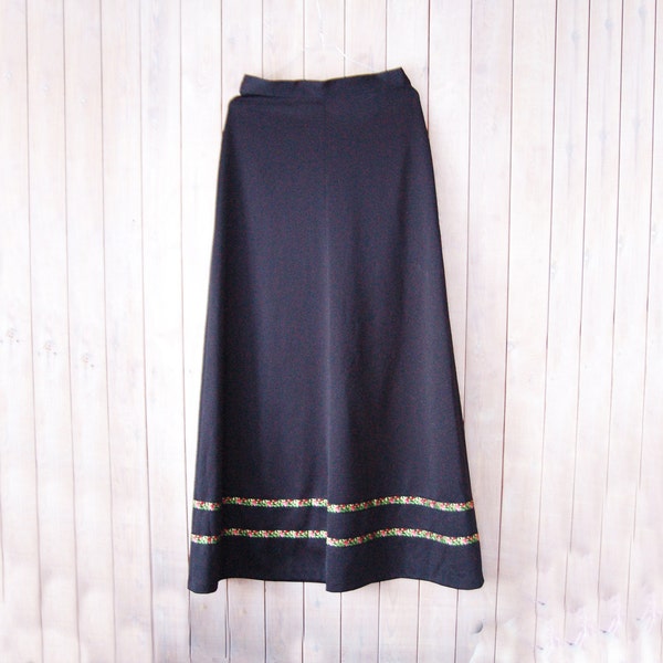 Vintage maxi black  retro hippie long skirt with flower decoration - vintage black long hippie skirt - maxi scirt 1970s - SIZE M L