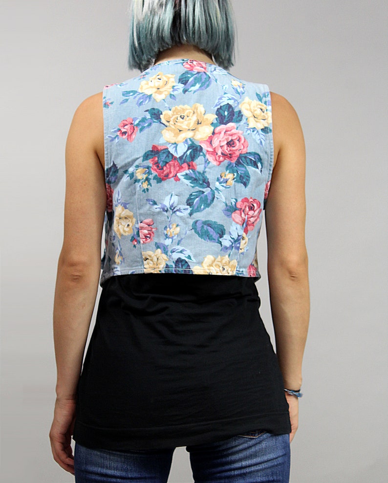 XS S Festival Light Blue Jean Waistcoat 90s Floral Cropped Fitted Denim Vest