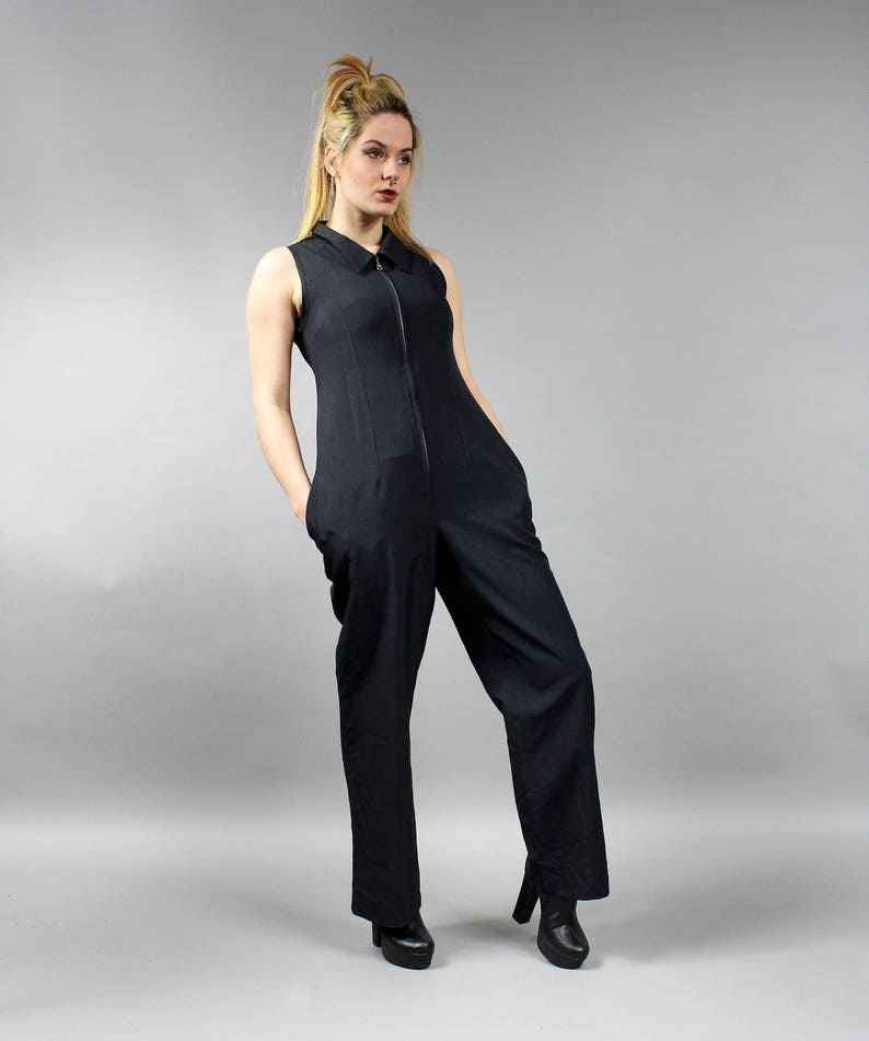 90s Black Jumpsuit . Sleeveless Mod Plaisuit . Vintage Palazzo Pants Onesie . Minimalist Women's Overalls Urban Black Dungarees Romper . S M imagem 4