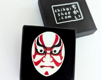 Traditional Japanese mask brooch Kabuki mask acrylic / Japanese theatre pin / Japan lover gift / anime mask, japanese actor