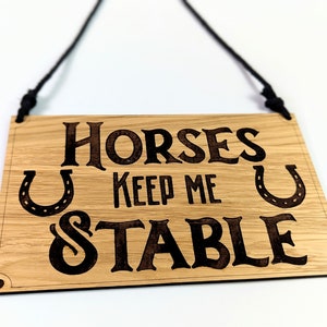 Les chevaux me gardent signe de porte en bois de chêne stable, cintre de porte de cheval, signe d'écuries de cheval, cadeau d'amant de cheval, cintres de décor stables image 6
