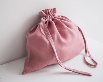 Sac à cordon en lin. Pochette en lin pour valise rose poudré.