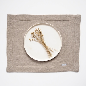 Burlap looking linen placemats. Cloth Placemats