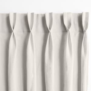 Cortinas francesas plissadas. Cortina com pregas duplas feita de linho grosso.