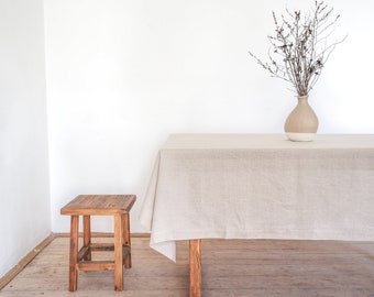 Boho Tischdecke aus Leinen mit Saum. Leinentischdecke mit Saum.