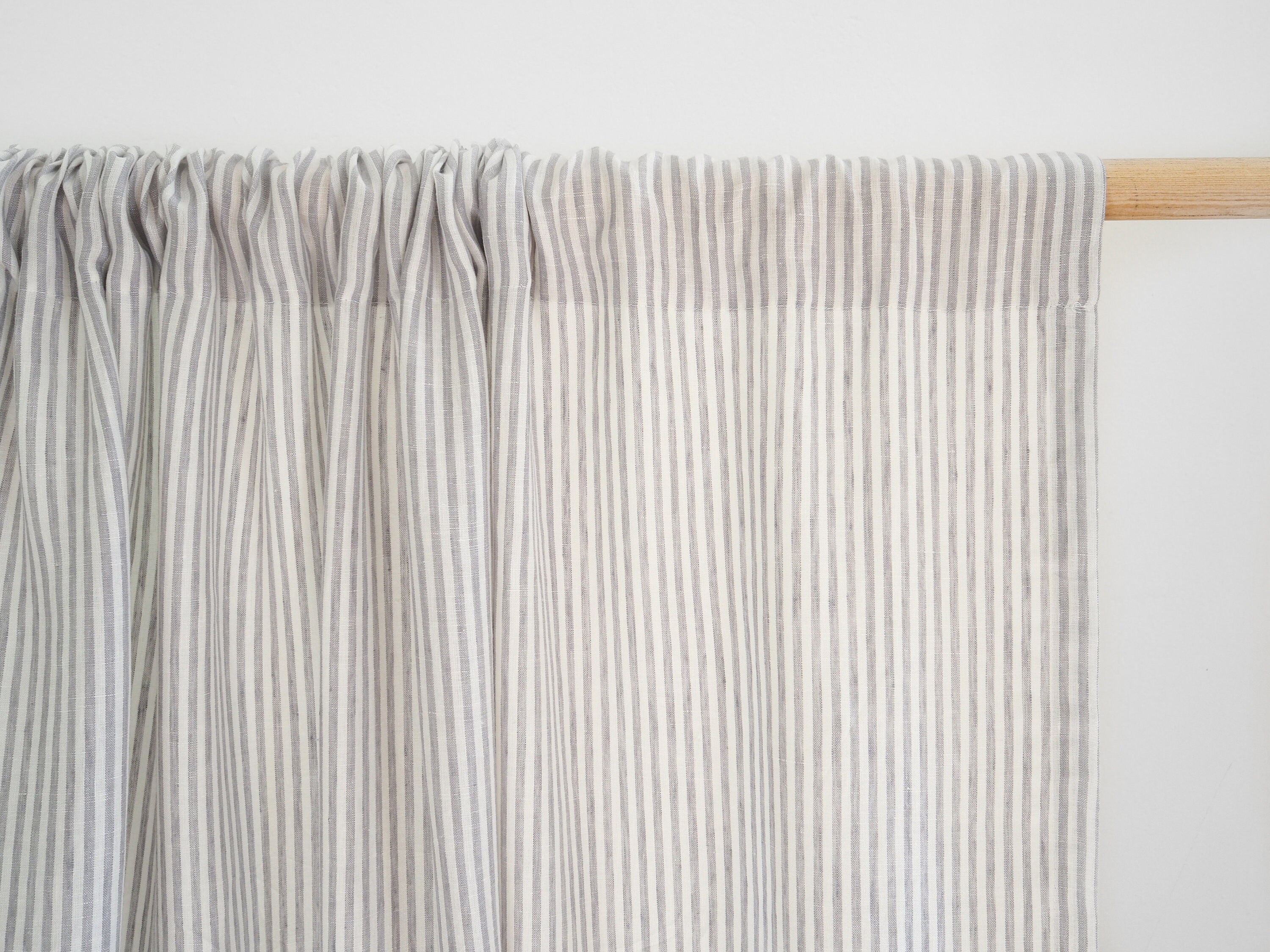 Linen curtain with pleating tape. Pencil pleat curtain made of stonewashed  MEDIUM LINEN (160 g/2).