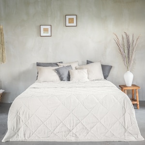 Quilted linen blanket with hemp filling. Natural linen quilt.