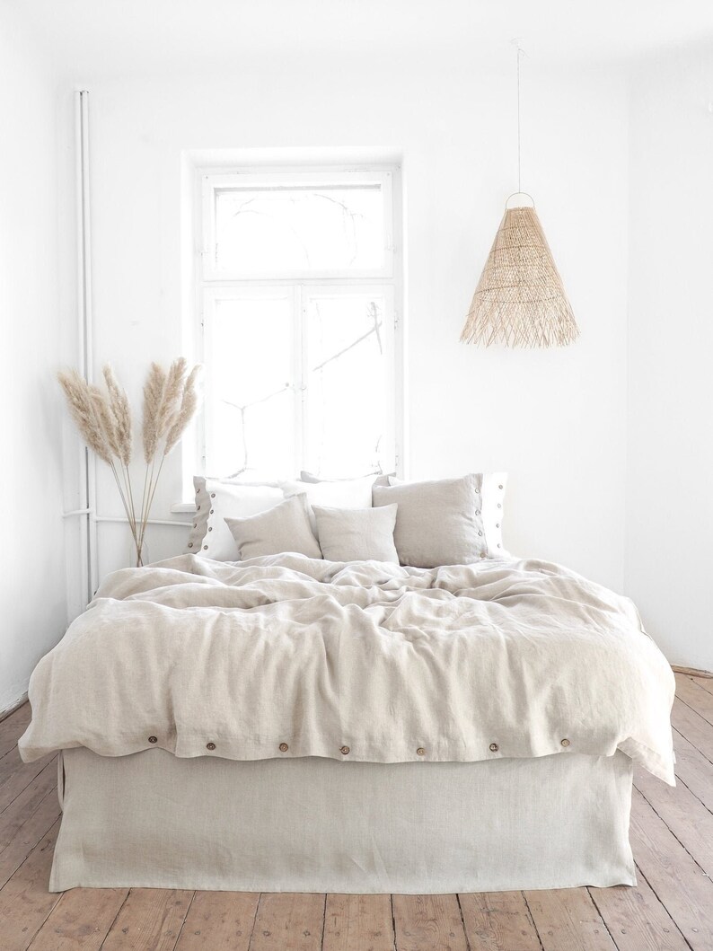 Natural linen duvet cover with coconut buttons or a zipper seamless, stonewashed linen bedding. 画像 1