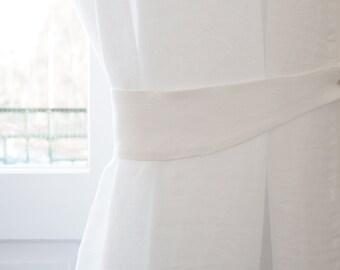 White curtain tie back made of stonewashed MEDIUM LINEN (160 g/2). Linen curtain hold-back.