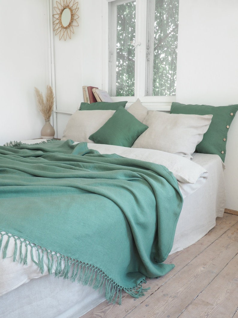 green linen balnket