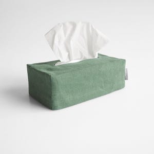 Funda para caja de pañuelos de color verde eucalipto. Decoración minimalista para el hogar.