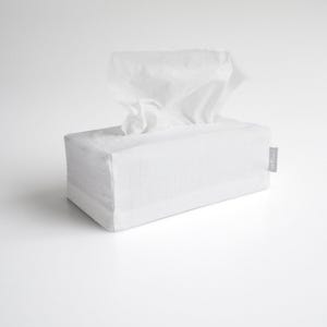 Copri scatola di fazzoletti in puro lino bianco. Arredamento minimalista per la casa.