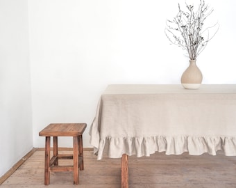 Tovaglia in lino arricciato in stile rustico. Lino europeo stonewashed