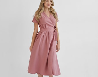 Leinen Kleid JASMINE. Elegantes Leinenkleid mit gebundener Taille in staubigem Rosa.