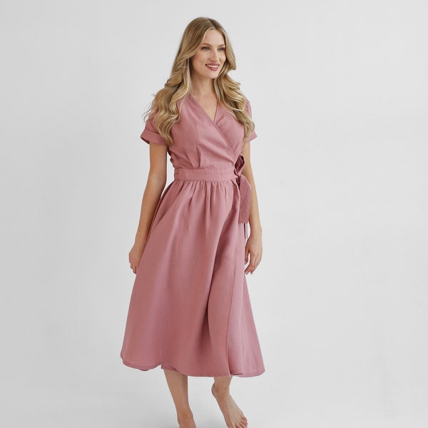 Leinen Kleid JASMINE. Elegantes Leinenkleid mit gebundener Taille in staubigem Rosa.