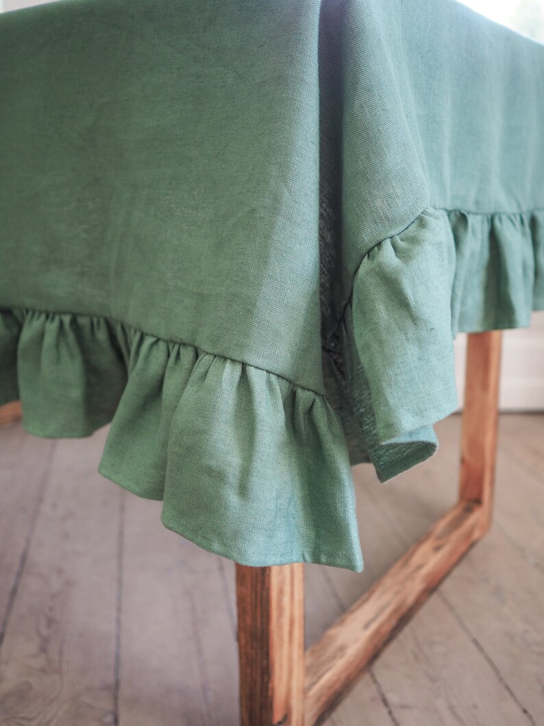 tablecloth with a ruffle