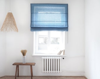 Roleta rzymska w kolorze Dusty Blue Linen, średniej grubości, naturalna