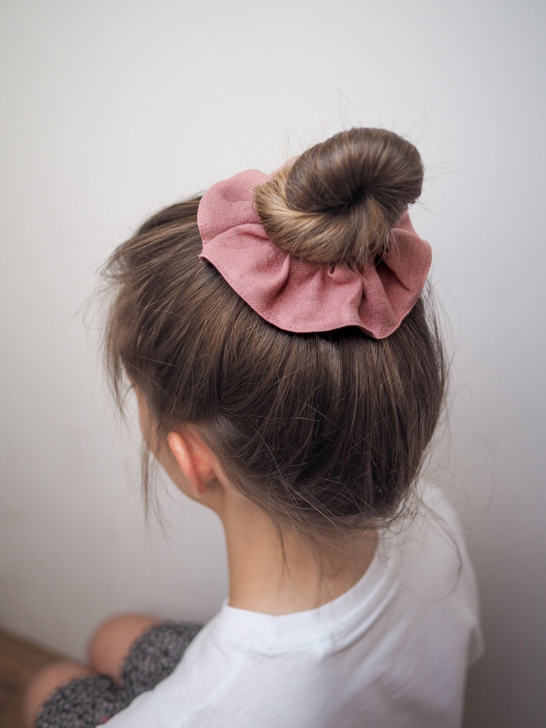 ヘアアクセサリー LINEN MEDIUM SCRUNCHIE Dusty Pink Linen Scrunchie, Linen Hair Tie, Hair Accessories