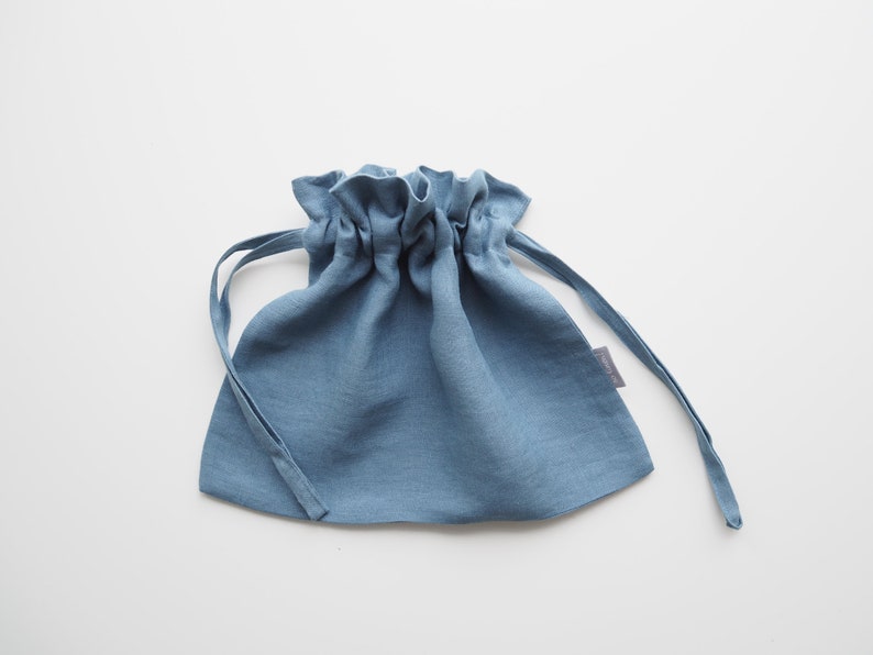 Linen drawstring bag. Linen pouch for a suitcase in dusty blue. image 2