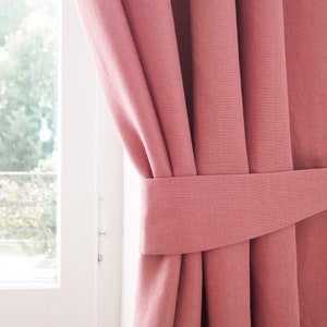 Linen curtain hold-back made of heavy linen (280 g/m2) / linen curtain tie back in dusty pink.