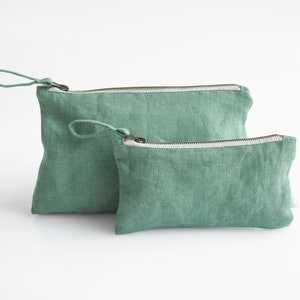 Borsa per il trucco naturale. custodia per il trucco sostenibile in lino di colore verde eucalipto.