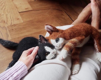 Kit de tricot chaton (une paire) - Claire Garland Dot Pebbles Knits Collaboration - Cadeau fait à la main Tricoté Kitty Cat