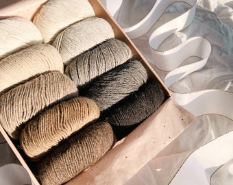 Peruvian Alpaca DK yarn gift wrapped box - Oeko-Tex standard knitting crochet wool - 10 skeins assorted colours