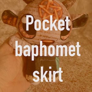 Reversible skirt for pocket baphomet
