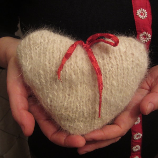 Made with your cat or dog's hair! Knitted heart ornament. Dog, cat memorial keepsake. Pet lover gift. Dog wool chiengora Dog lover gift.