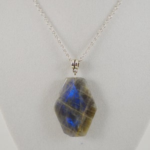 Labradorite Necklace, Healing Labradorite Necklace, Root Chakra Healing Necklace,  Healing Crystal Necklace
