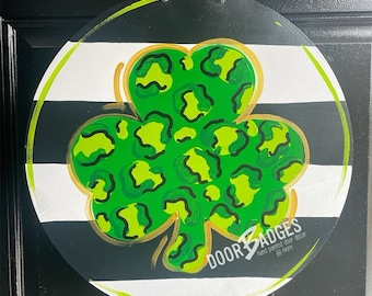 Colgador de la puerta del día de San Patricio - Puerta de trébol de la suerte de leopardo Decoración - corona de st pats - percha de puerta personalizada pintada a mano