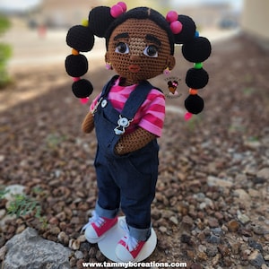 Muñeca de ganchillo hecha a mano de 18 -21 pulgadas - Muñeca vitiligo - Muñeca de ganchillo - Muñeca afroamericana