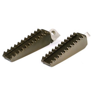 Toothy Harley Foot Pegs