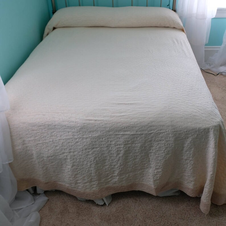 Vintage Peach Bedspread Twin Bed Cover 1940s 1950s Image 0