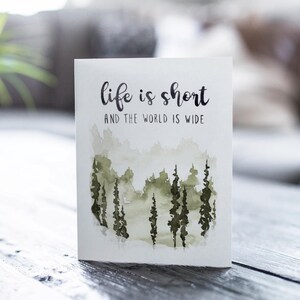 La vie est courte et le monde est large Carte de voeux, Carte de nature, Carte de voeux d'aventure, Pins, Amateur de randonnée