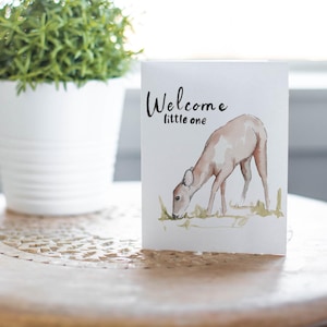 Bienvenue tout petit, carte de voeux bébé cerf, carte faon, carte de voeux forêt, carte baby shower, carte nouveau bébé