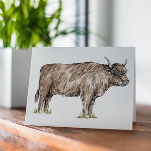 Cartão de felicitações de vaca das montanhas, cartão de vaca fofo, cartão de vaca fofo marrom, cartão de animais de fazenda, cartão de animal rústico