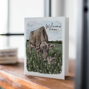 Tarjeta de felicitación de bienvenida, pequeña, mamá y vaca bebé, tarjeta Brown Swiss, tarjeta para baby shower, tarjeta para bebé recién nacido