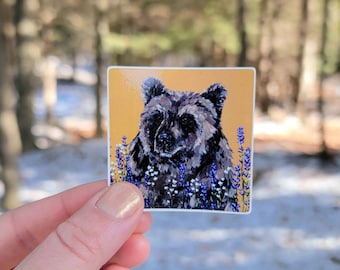 Adhesivo de vinilo de oso y flores silvestres de 2", adhesivo para botella de agua, adhesivo para computadora portátil, calcomanía de vinilo, animal del bosque, adhesivo de oso grizzly