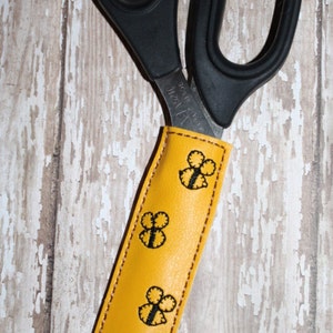 Digitaler Download Beehive Vinyl Scissor Sleeve Stickmaschine Design für den 5x7 Stickrahmen