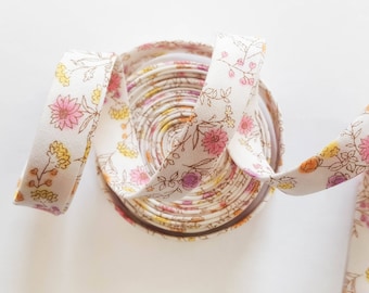 Cinta al bies de 1/2" con doble pliegue - Estampado floral Sevenberry en rosa y lila, 100% algodón. Cinta al bies de 1/2" con doble pliegue - por metro (Reino Unido).
