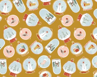 Könnte beinhalten: Ein nahtloses Muster mit verschiedenen Weihnachts-Schneekugeln auf einem senfgelben Hintergrund. Die Schneekugeln sind mit verschiedenen Winterszenen gefüllt, darunter ein Schneemann, ein Rotkehlchen, ein Reh, ein Strumpf, ein Schlitten und ein Weihnachtsbaum.