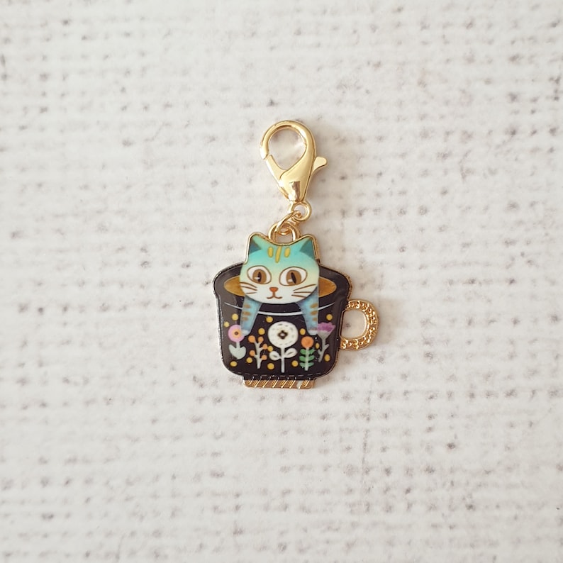 Teacup Cat Zipper Charm, Teacup Charm, Cat Clip, Stitch Marker, Notebook Charm, Diary Charm, Purse Accessories, Purse Charm, UK Shop Cat in Black Teacup