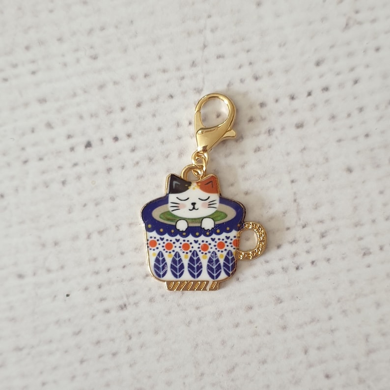 Teacup Cat Zipper Charm, Teacup Charm, Cat Clip, Stitch Marker, Notebook Charm, Diary Charm, Purse Accessories, Purse Charm, UK Shop Cat in Leafy Teacup