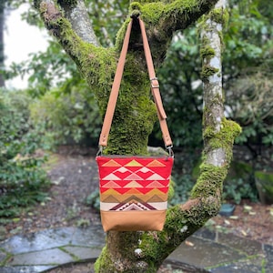 Cross Body Bag in Wool and Leather-highland Peak Red-tribal 