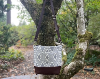 Cross body Bag in Oregon wool Diamond Ridge-Tribal Women's Shoulder bag-Boho Bag- leather Southwestern Design Bag-zipper top Bag