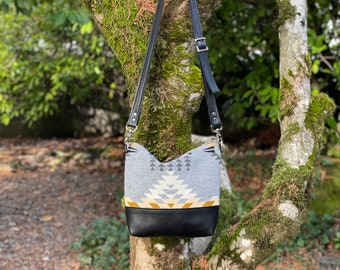 Cross body Bag in wool and leather-Rancho Arroyo Silver-Tribal Women's Shoulder bag-Boho Bag- leather Southwestern Design Bag-zipper top Bag