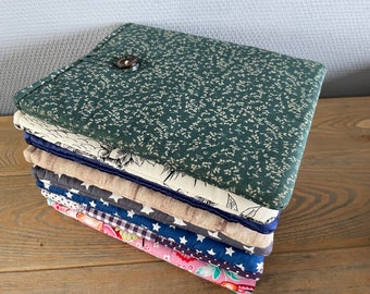 Sale; Tablet sleeve with button for 9,7 inch tablet like iPad 1 en iPad 2. Choose from multiple patterns and colors.