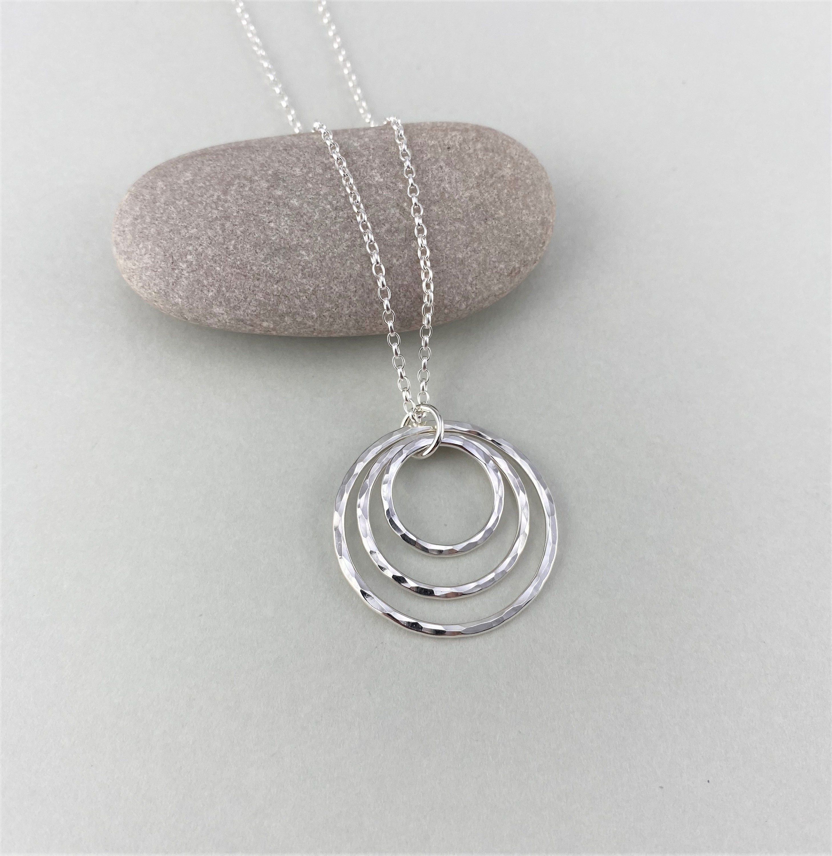 AnalysisyLove 50th Birthday gifts for women, Sterling Silver Five Circle  Necklace for Her, 5 Decade Anniversary Jewellery 50 Years Old Gift Ideas :  Amazon.co.uk: Fashion