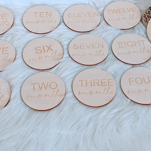 Jalons en bois pour bébé, Cartes d'étapes mensuelles, Cadeau de baby shower, Cartes d'étapes importantes pour bébé, Cadeau pour un nouveau-né, Accessoire photo de nouveau-né, Jalons en bois